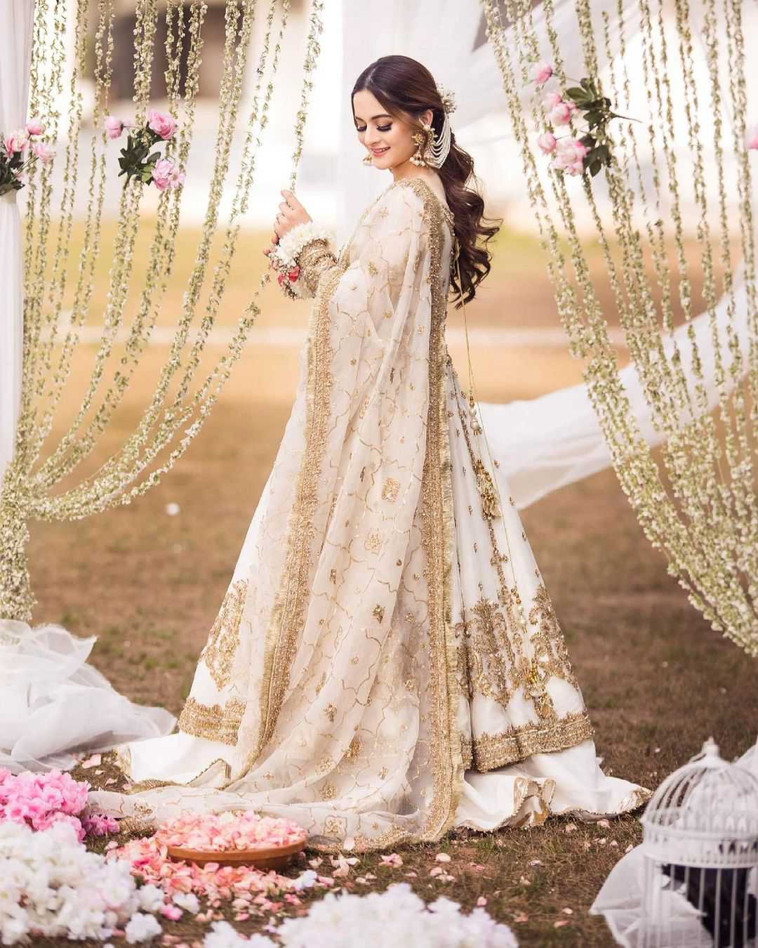 Aiman Khan Looks Stunning In Her Recent Bridal Photoshoot
