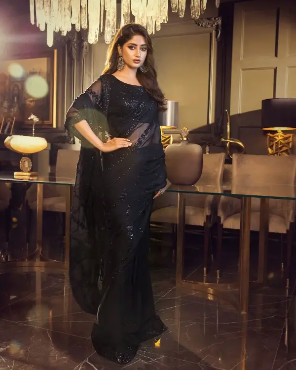 Sajal Aly Serves Her Ultra Glamorous Look in a Black Saree